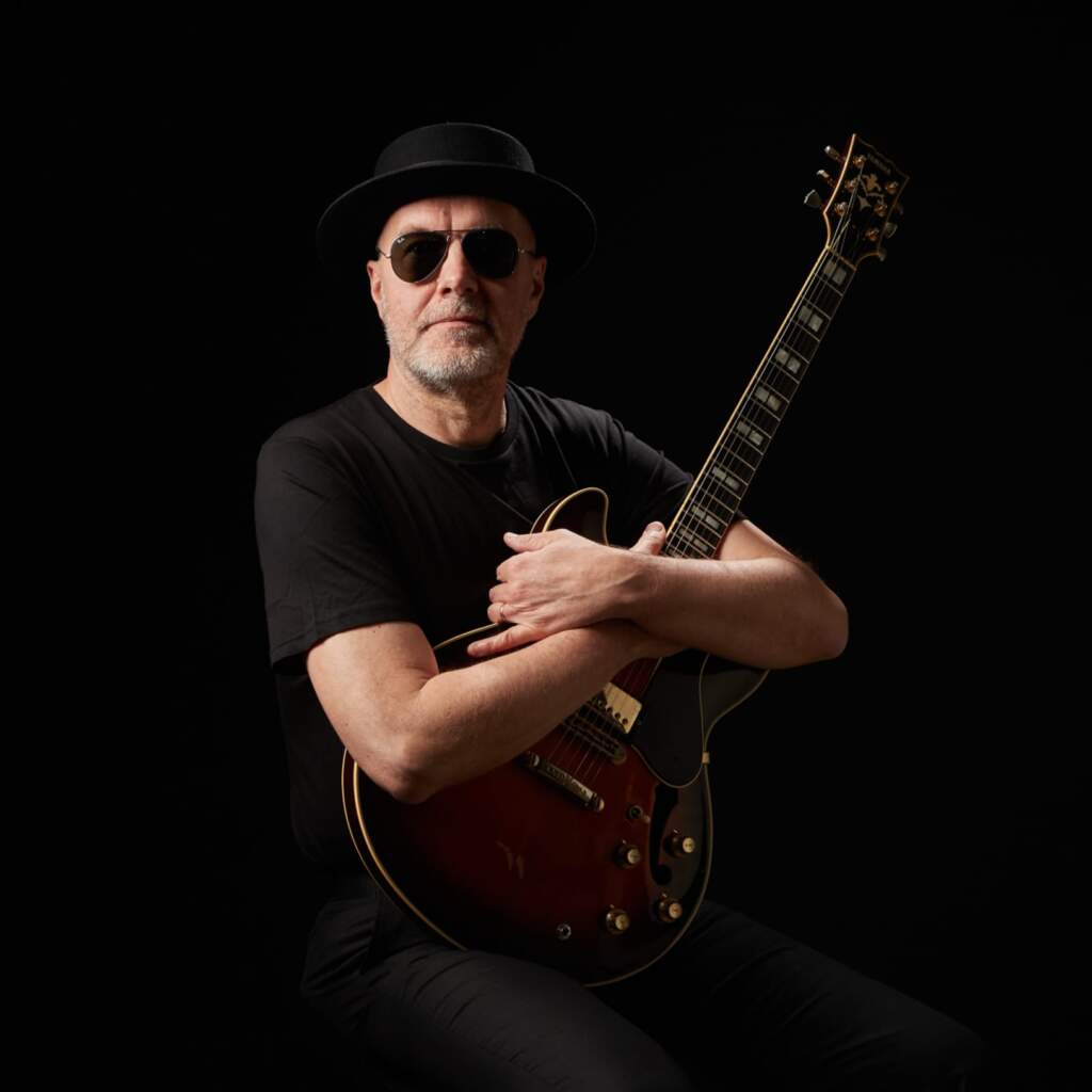 Maciek Hrybowicz holding Yamaha SA2000s guitar